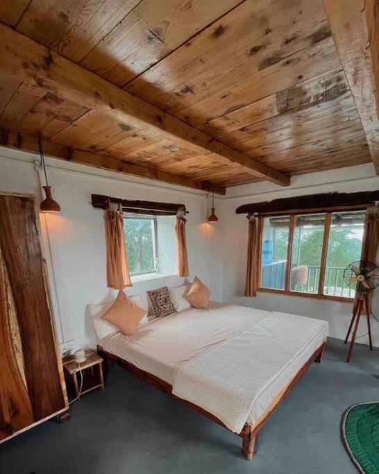 The Attic Library Villa Bīr Eksteriør bilde